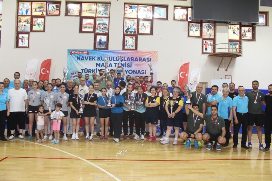 05-06-07 Temmuz 2025 tarihlerinde Antalya Alanya Atatürk Spor Salonu’nda yapılan, 41 ilden gelen 91 takım 340 sporcunun katıldığı NAVEK Kurum ve Kuruluşlararası Masa Tenisi Türkiye Şampiyonası sona erdi.